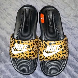 Women print slides